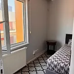 Проживание в семье Transit 77